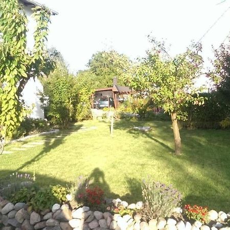 Familienfreundliche Wohnung In Vorland Mit Garten Exterior foto